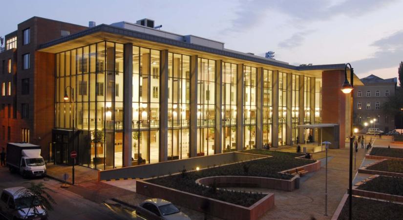 A Semmelweis Egyetem visszatér a jelenléti oktatáshoz, de védettségi igazolványt vagy más igazolást kér