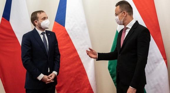 Szijjártó: Nyilvánvaló, hogy az EU-s “greenpass” nem írja felül a magyar igazolványt