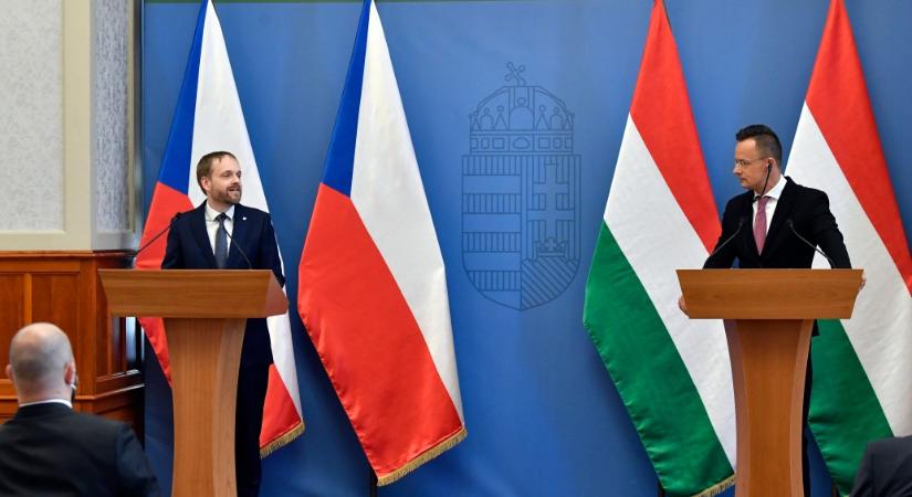 Magyarország és Csehország elvi megállapodást kötött az oltottak szabad utazásáról