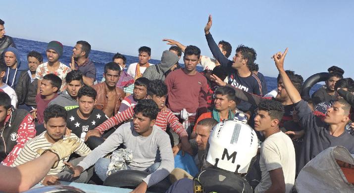Özönlenek a migránsok az olasz szigetre