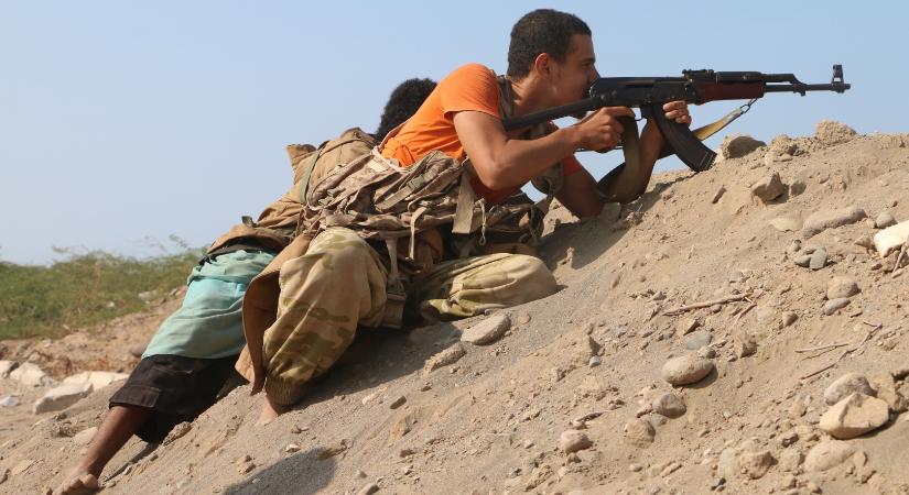 Jelentős fegyverszállítmányt foglaltak le az Arab-tengeren