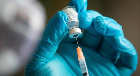 Nem hat, csak négy adag Pfizer-vakcinát adtak be véletlenül az olasz orvostanhallgatónak