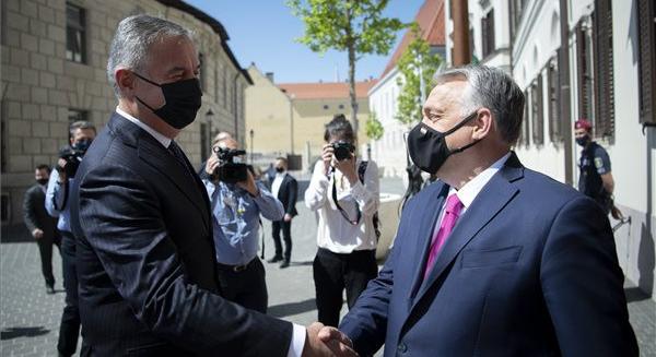 Orbán Viktor: Az oltásokkal lehet legyőzni a vírust