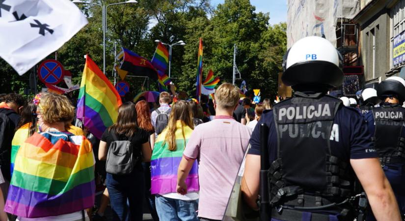 A lengyel rendőröknek azt tanítják, hogy a melegek a társadalom kóros elváltozásai