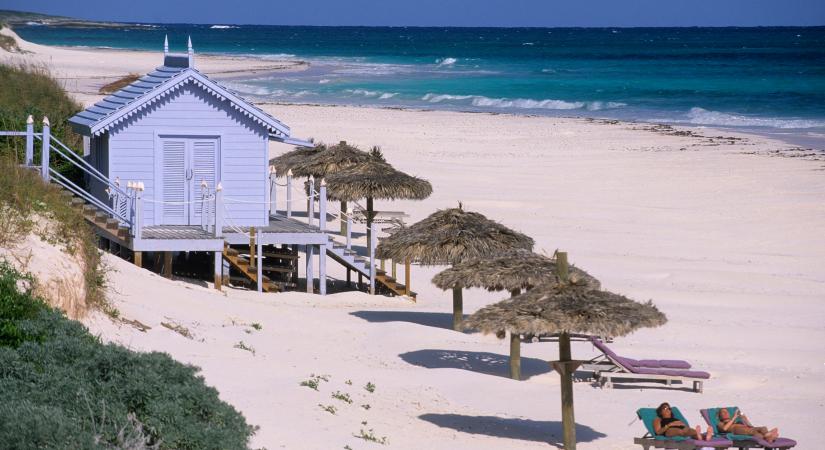 Kihagyhatatlan munkalehetőség: évi 120 ezer dollárt fizet egy család annak a párnak, aki vigyáz a szigetükre a Bahamákon