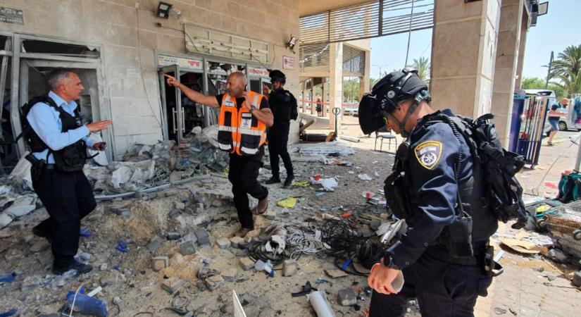 A Hamasz iszlamista terrorszervezet rakétaesőt zúdított Izraelre