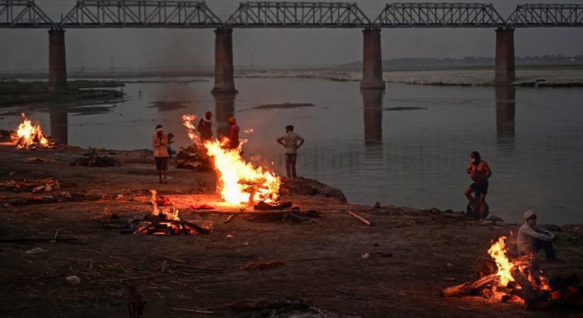 Koronavírus: több tucat holttestet sodort partra a Gangesz Indiában