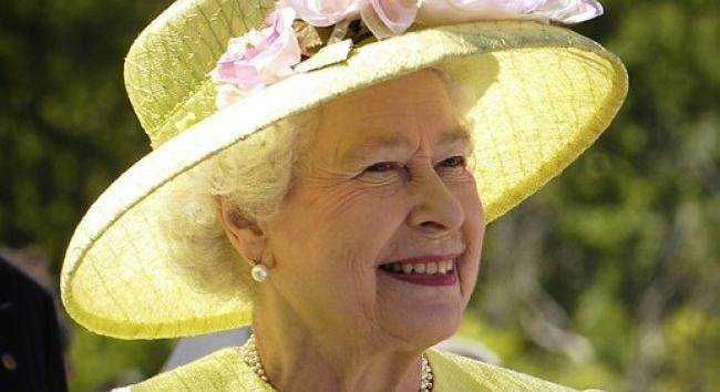 II. Erzsébet királynő, megnyitotta az új törvényhozási évadot