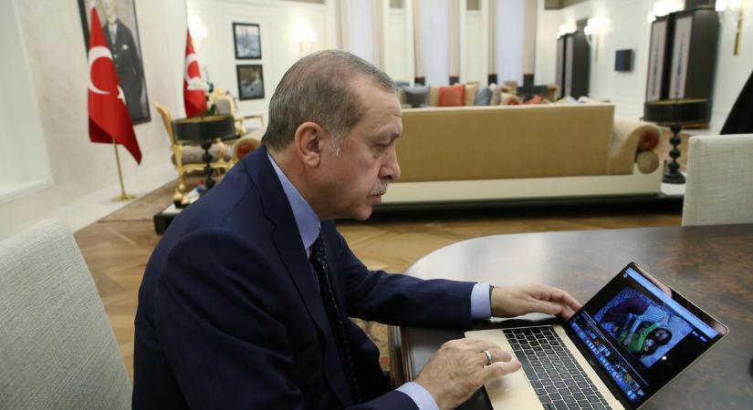 Törökországban szorosabb ellenőrzés alá vették a közösségi oldalakat