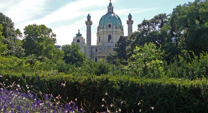 Fokozott ellenőrzéssel, de Bécs turizmusa is újraindul