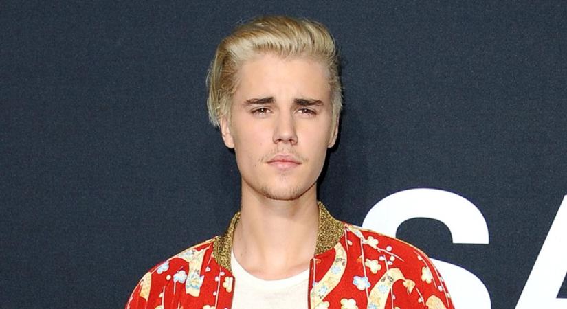 Justin Bieber őrült frizurát villantott – rá sem lehet ismerni az énekesre!