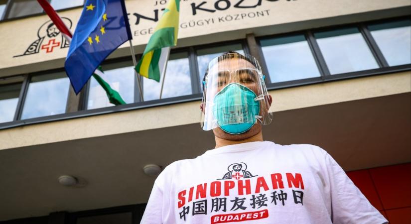 Háromnapos Sinopharm-oltást szervezett a kínai közösség az itt élő kínaiaknak Józsefvárosban