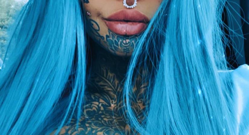 A sátánista modell testének 98%-át tetoválások borítják - Fotók