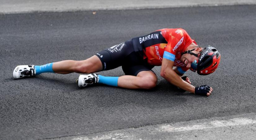 Hatalmasat bukott és feladta a versenyt a Giro egyik legfőbb esélyese