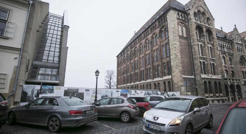 A Fidesz lakástörvény-módosítása után egy bérlő akár a piaci ár 10,5 százalékért is megveheti az önkormányzati lakást a budai várban