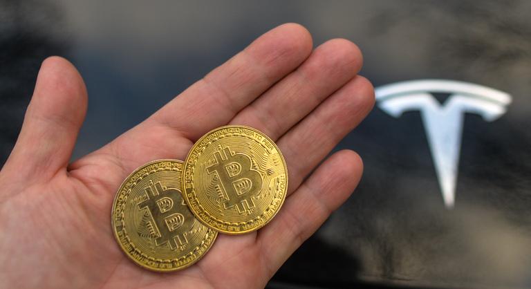 Mégsem lehet bitcoinnal Teslát venni, megremegett a kriptopiac