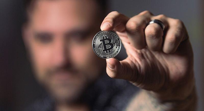 Rövid ideig lehetett bitcoinból Teslát venni