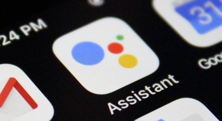 Újabb aktiválási módot kap az Android Assistant, amit az iPhone tulajok már jól ismernek