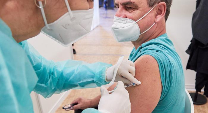 Az NCZI törölte az AstraZeneca-vakcina első adagjának beadására kiküldött időpontokat
