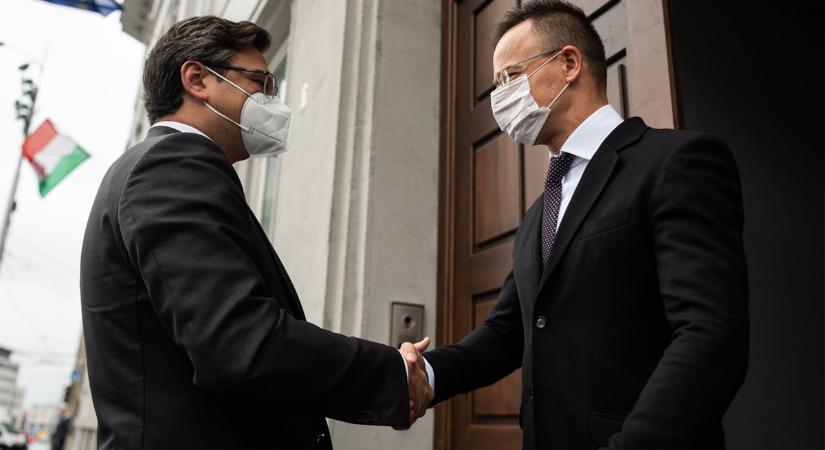 Ukrajna és Magyarország megállapodott, szerződésben rögzítik az oltási igazolványok kölcsönös elismerését – Kuleba