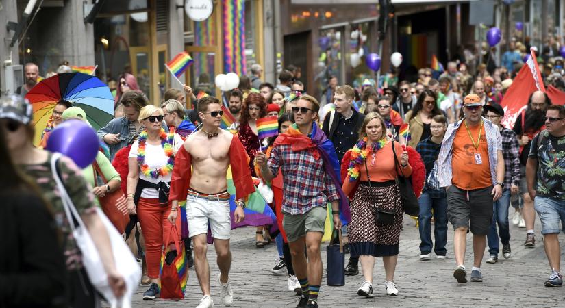Kitiltották és megfenyegették a fehér embereket a franciaországi Pride felvonulás szervezői