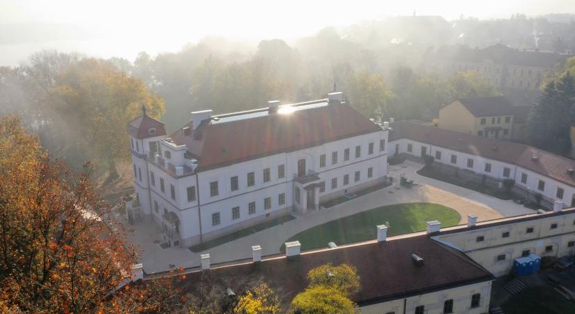 Május 26-tól látogatható a felújított, titkokat rejtő Esterházy-kastély Tatán
