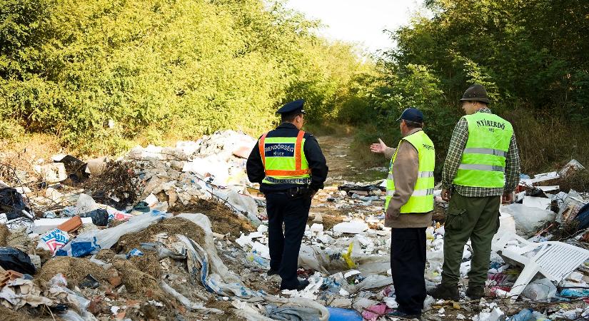 Több baranyai erdőben felszámolták az illegális hulladéklerakókat