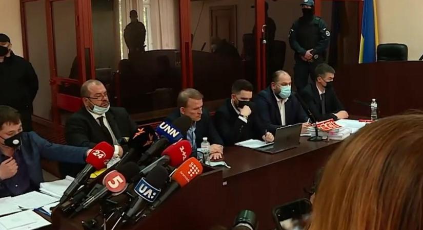 Megkezdődött Kijevben a Moszkva-barát oligarcha, Viktor Medvedcsuk elleni eljárás