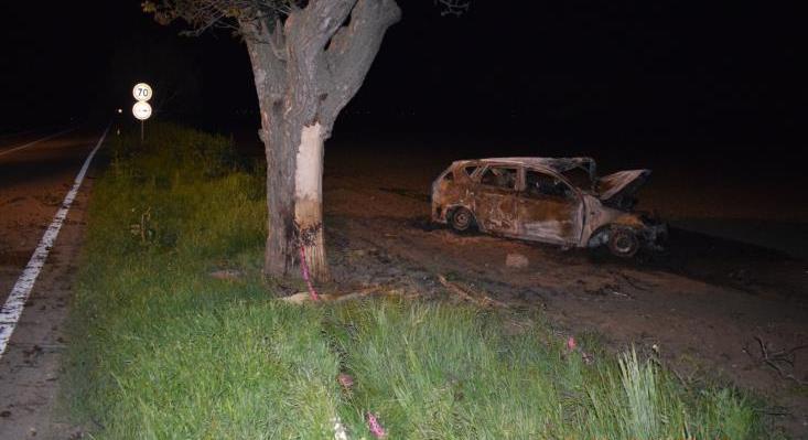 Halálra égett a sofőr, aki fának rohant az autójával Nagyszombatnál