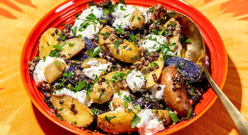 Hagyományos egyiptomi krumplisaláta újragondolva: a különleges fűszeres köret a grillszezon sztárja lehet