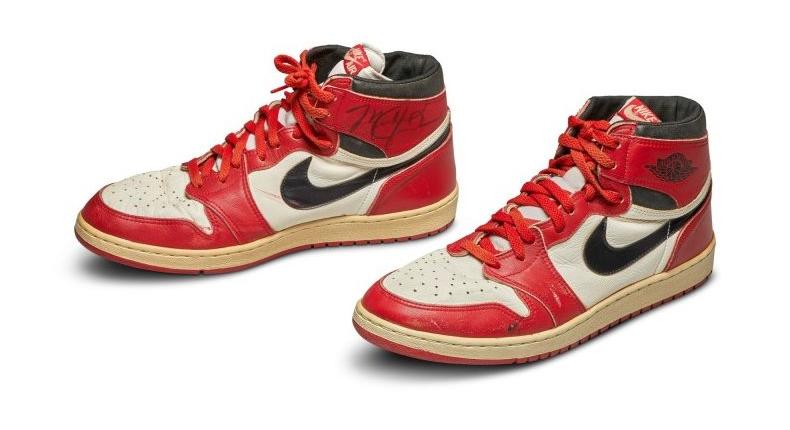 Közel 140 ezer svájci frankért kelt el Michael Jordan cipője