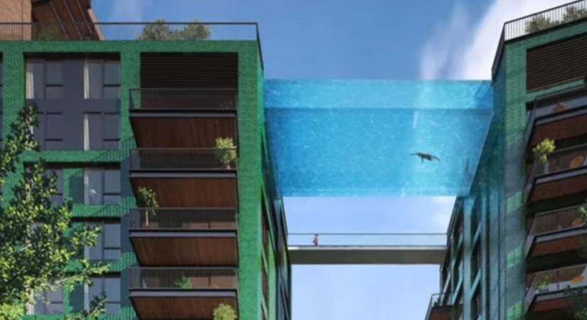 Akar két épület között, a levegőben úszkálni? - videó