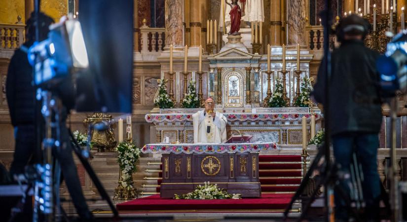 Vasárnaptól ismét kötelező a katolikus híveknek a szentmise