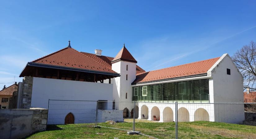 Szászvári vár, a középkori pécsi püspökök ritka épségben ránk maradt vára