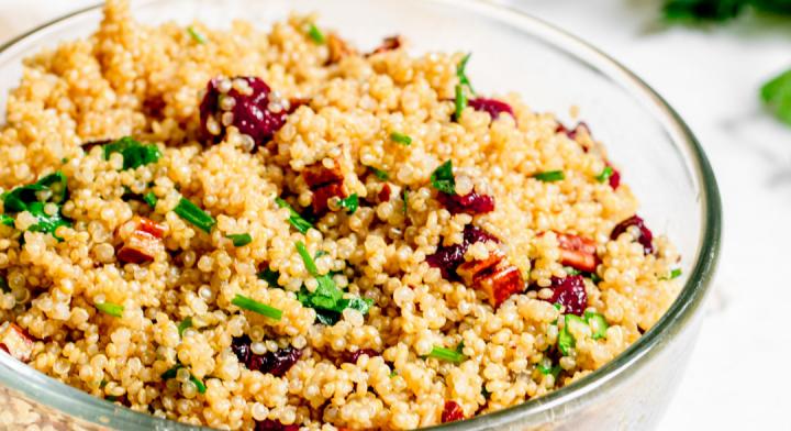 Főszerepben a quinoa: 3 tuti recept, amit 30 perc alatt elkészíthetsz