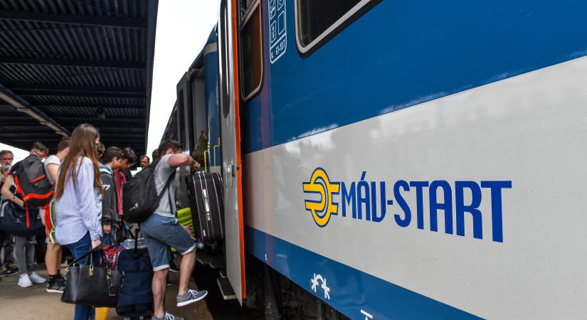 Hétfőtől sűrűbben közlekednek a vonatok a Balatonhoz