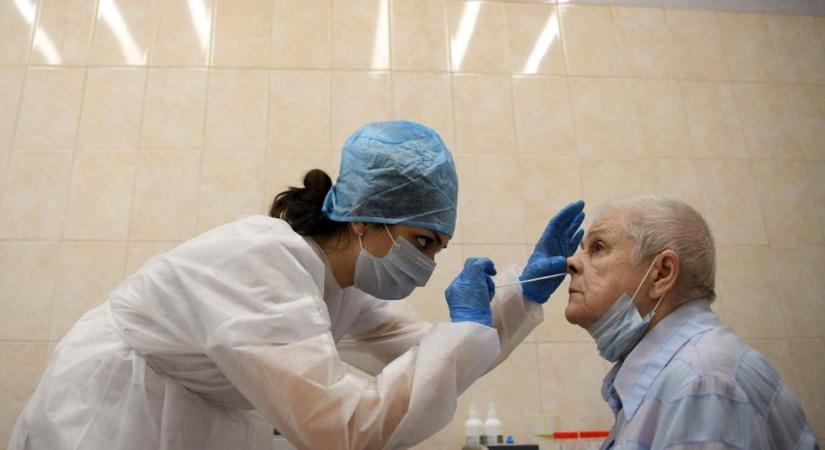 Az oroszok már az év végén elkezdhetik a vakcina tömeggyártását
