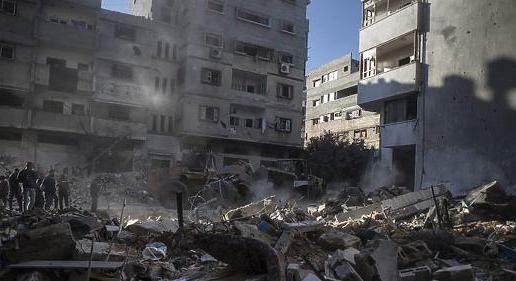 Izrael egy médiaközpontot is lebombázott - tovább folynak a támadások Gázában