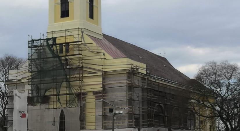 Javában tart a polgári templom felújítása