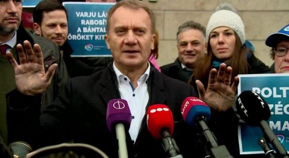 A Jobbik beáll a DK-s Varju László mögé