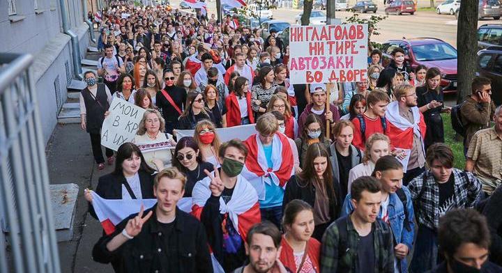 Belorussziában megkezdődött a választási csalások ellen tüntető diákok pere