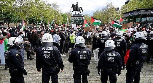 Ledöbbent Berlin és Párizs: vad Izrael-ellenes tüntetések mindkét országban