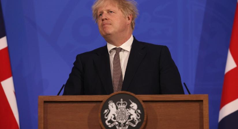 Nagyot nyitnak a britek, de Johnson mindenkit heti két ingyenes tesztre kér