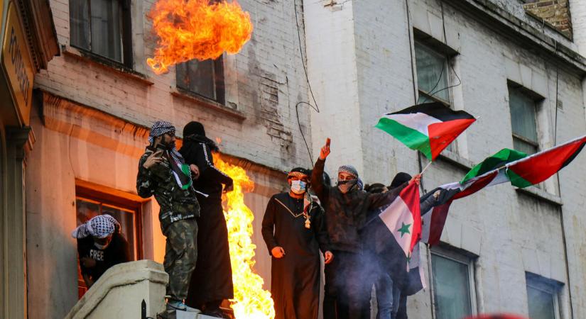 „Erőszakoljátok meg a lányaikat” - elszabadult a zsidóellenes, palesztinpárti tüntetés Londonban