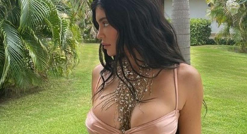 Kylie Jenner saját fürdőruha márkát alapít
