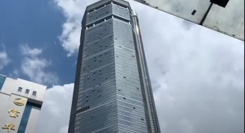 Csak úgy dülöngélni kezdett egy 350 méter magas kínai felhőkarcoló