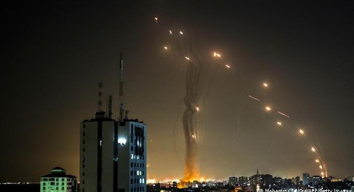 Két halottja van a hat óra csend után újraindított gázai rakétatámadásoknak