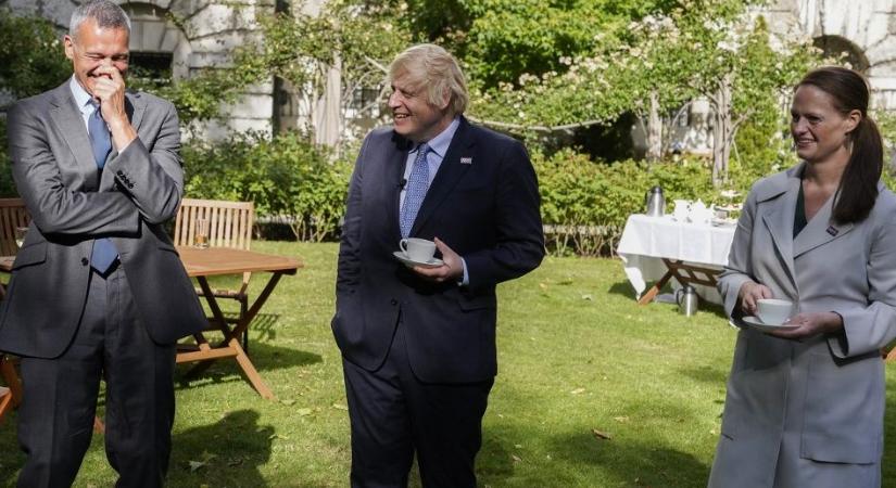 „Nem tisztel minket a kormány” – felmondott az intenzíves nővér, aki Boris Johnsont kezelte