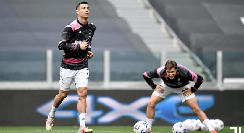 Bemutatták a Juventus új hazai mezét: egy jel Ronaldo maradására?