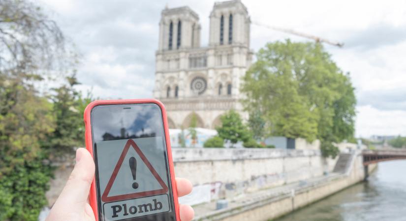 Megint lezárták a Notre-Dame előtti teret